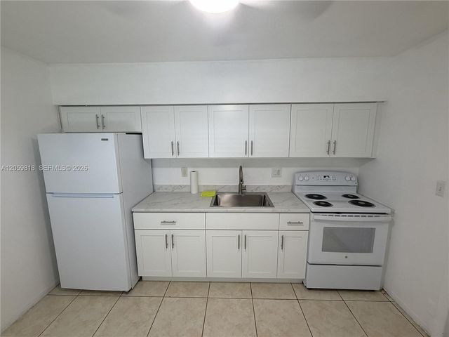 613 NW 5 CT, Hallandale Beach, FL 33009