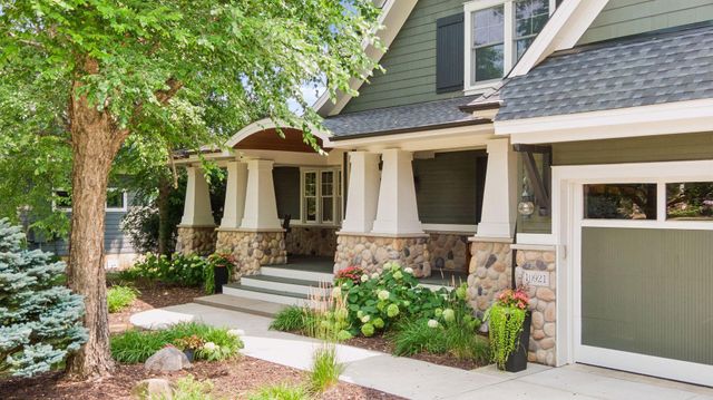 10921 Bentwater Lane, Woodbury, MN 55129