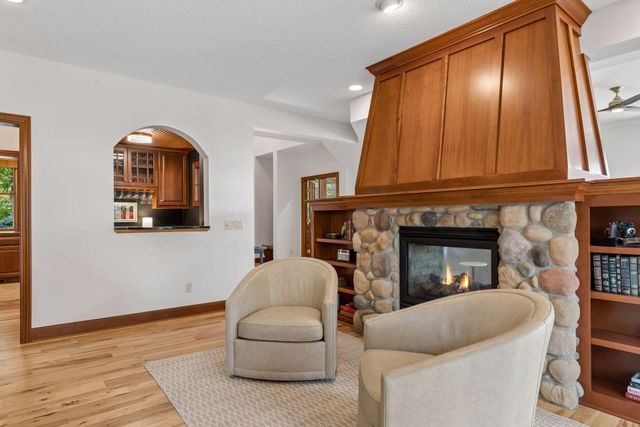 10921 Bentwater Lane, Woodbury, MN 55129