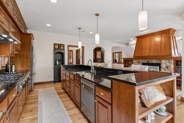 10921 Bentwater Lane, Woodbury, MN 55129