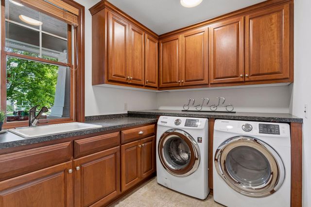 10921 Bentwater Lane, Woodbury, MN 55129