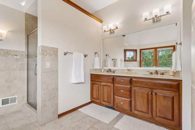10921 Bentwater Lane, Woodbury, MN 55129