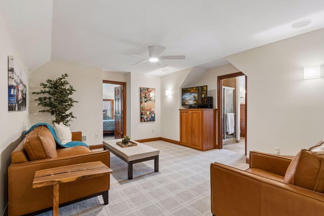 10921 Bentwater Lane, Woodbury, MN 55129