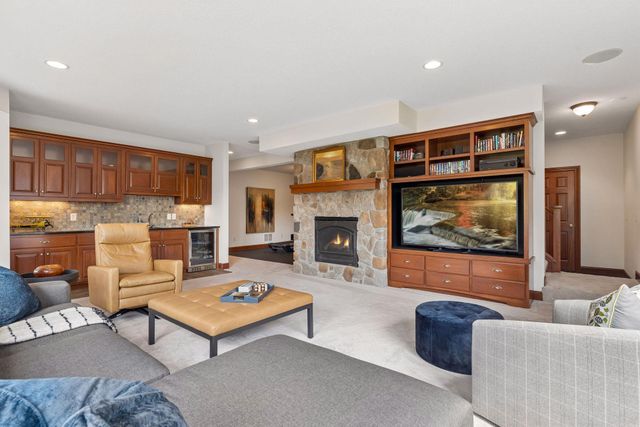 10921 Bentwater Lane, Woodbury, MN 55129