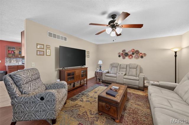 2101 Deer Run Meadows, Troy, MO 63379