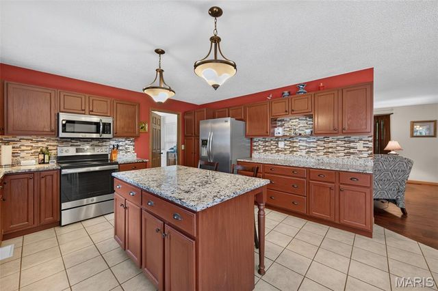 2101 Deer Run Meadows, Troy, MO 63379