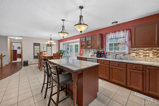2101 Deer Run Meadows, Troy, MO 63379