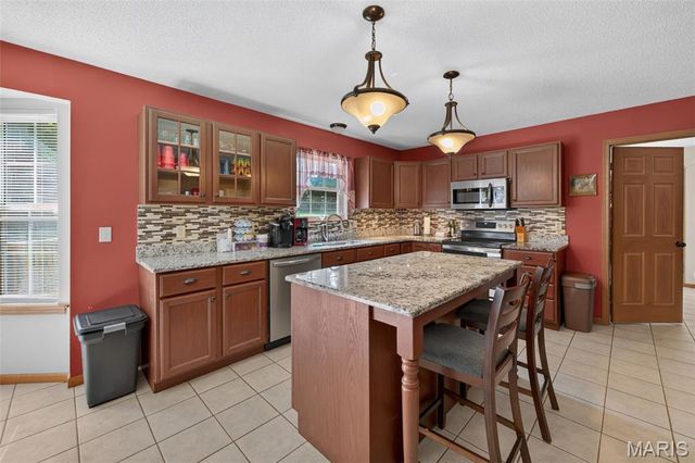 2101 Deer Run Meadows, Troy, MO 63379