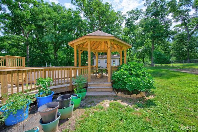 2101 Deer Run Meadows, Troy, MO 63379