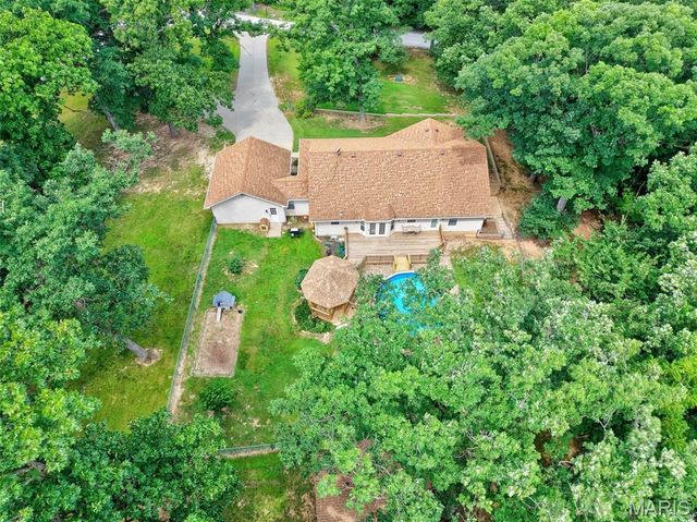 2101 Deer Run Meadows, Troy, MO 63379