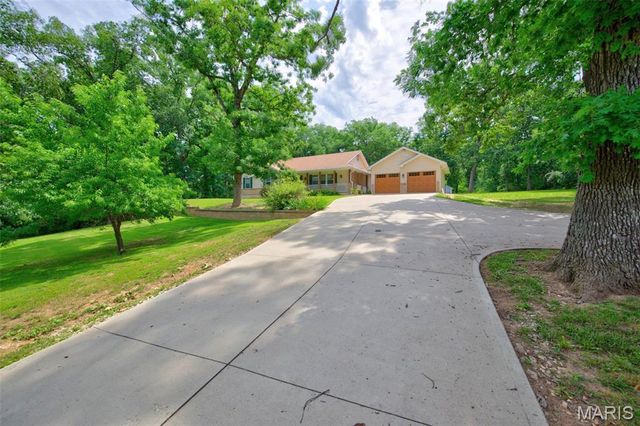 2101 Deer Run Meadows, Troy, MO 63379
