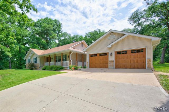 2101 Deer Run Meadows, Troy, MO 63379