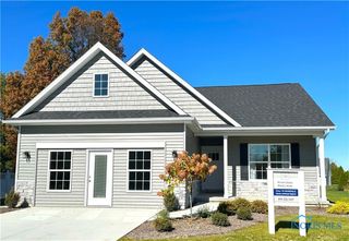 2202 Falling Waters Lane, Perrysburg, OH 43551