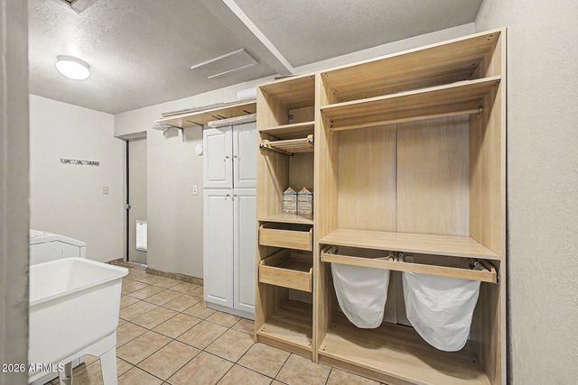 1739 E LUKE Avenue, Phoenix, AZ 85016