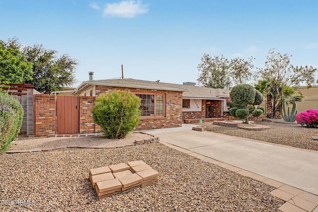 1739 E LUKE Avenue, Phoenix, AZ 85016