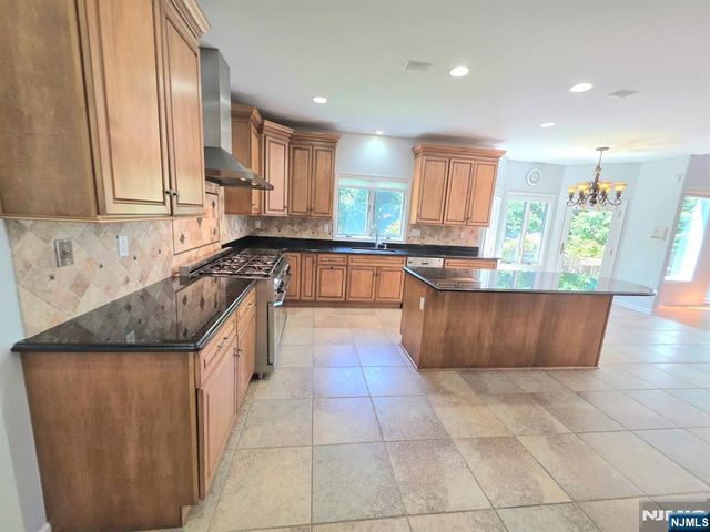 335 Bullard Avenue, Paramus, NJ 07652