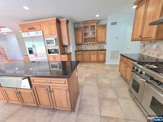 335 Bullard Avenue, Paramus, NJ 07652