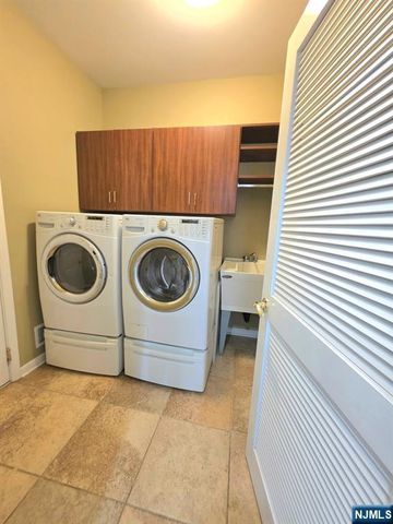 335 Bullard Avenue, Paramus, NJ 07652
