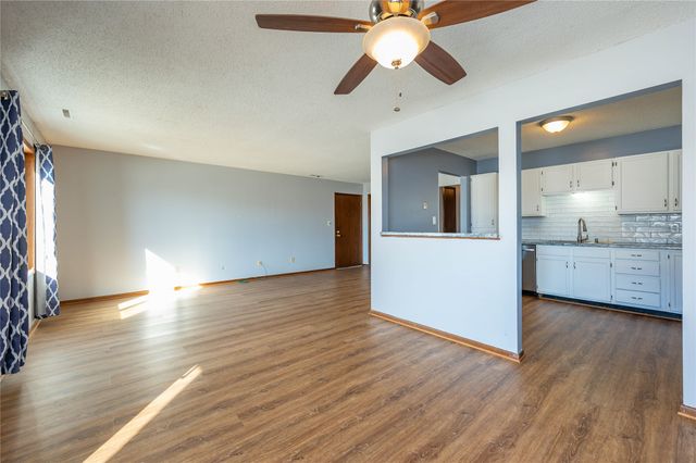 4857 Woodland Avenue 5, West Des Moines, IA 50266