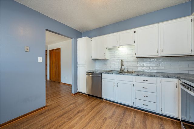 4857 Woodland Avenue 5, West Des Moines, IA 50266