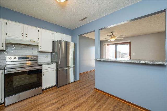 4857 Woodland Avenue 5, West Des Moines, IA 50266