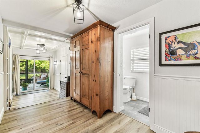 610 N WOODLYNNE AVENUE, Tampa, FL 33609