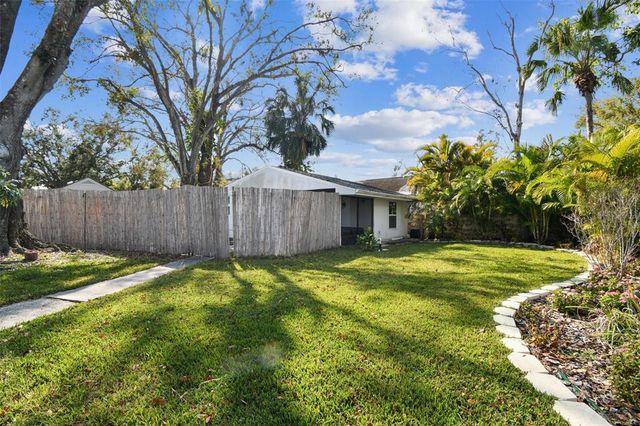 610 N WOODLYNNE AVENUE, Tampa, FL 33609