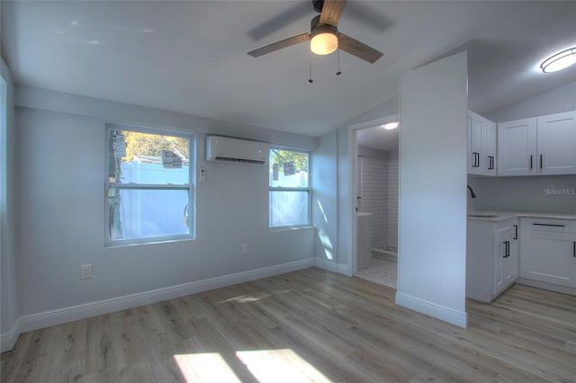 610 N WOODLYNNE AVENUE, Tampa, FL 33609
