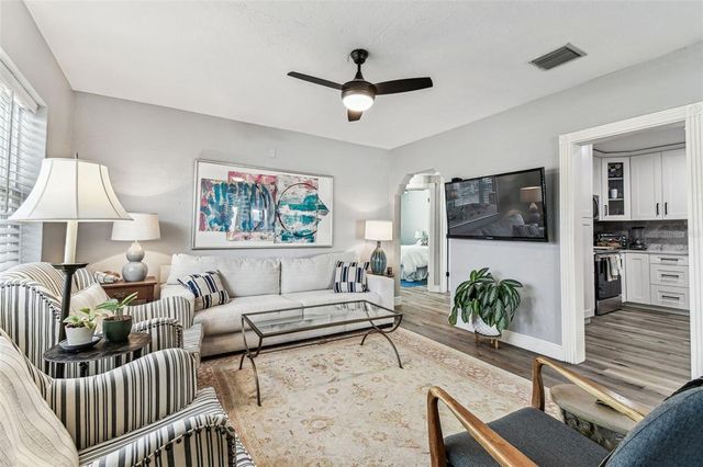 610 N WOODLYNNE AVENUE, Tampa, FL 33609