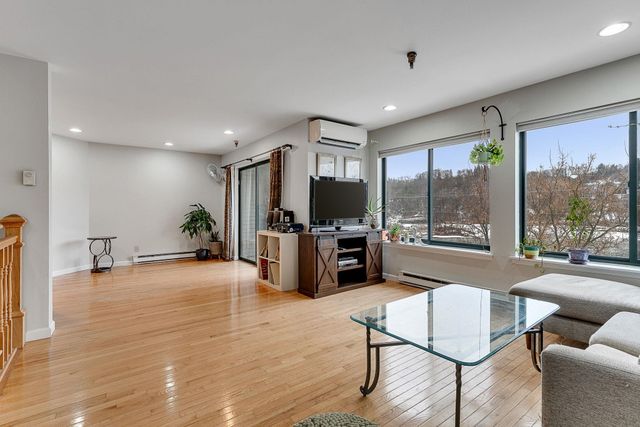 100 W Canal St Apt 40, Winooski, VT 05404