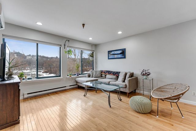 100 W Canal St Apt 40, Winooski, VT 05404