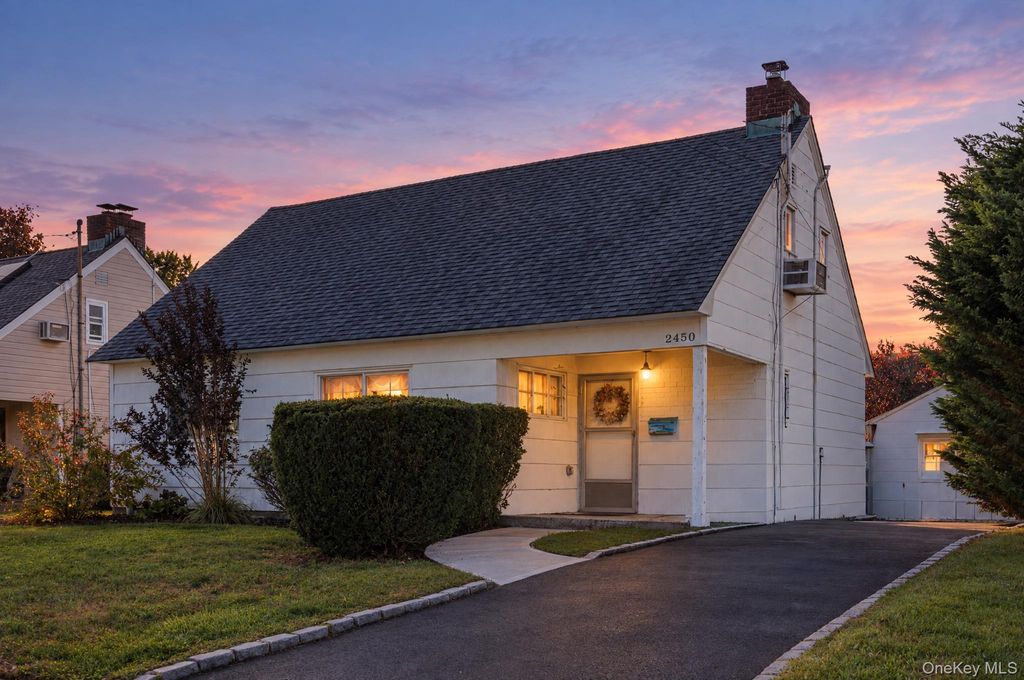 2450 Mermaid Avenue, Wantagh, NY 11793 — exterior