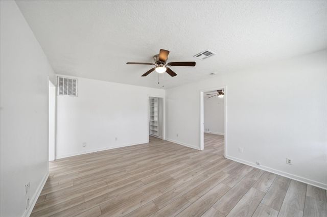 5330 Pershing Street, Houston, TX 77033