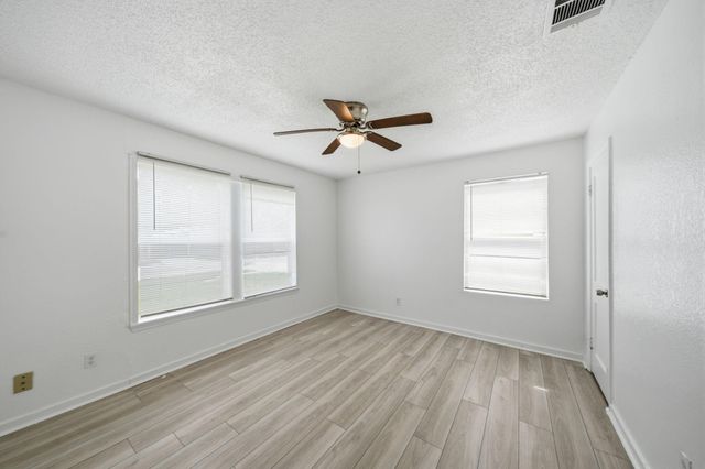 5330 Pershing Street, Houston, TX 77033