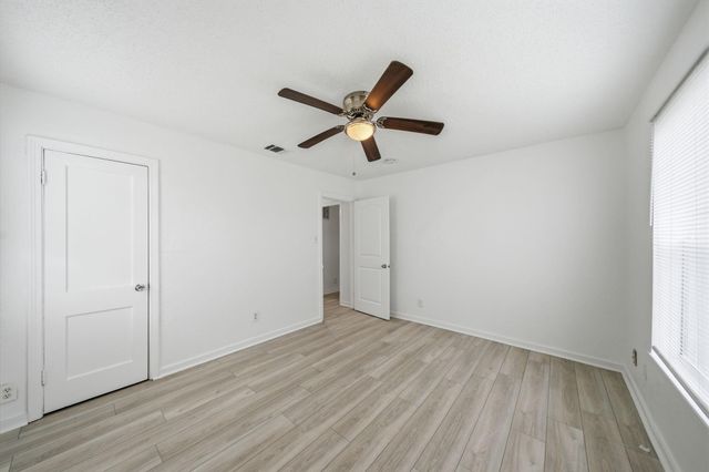5330 Pershing Street, Houston, TX 77033