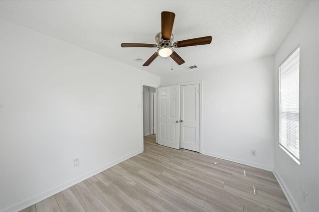 5330 Pershing Street, Houston, TX 77033