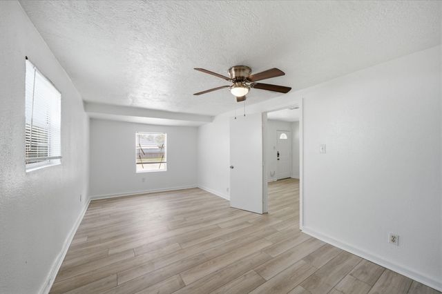 5330 Pershing Street, Houston, TX 77033