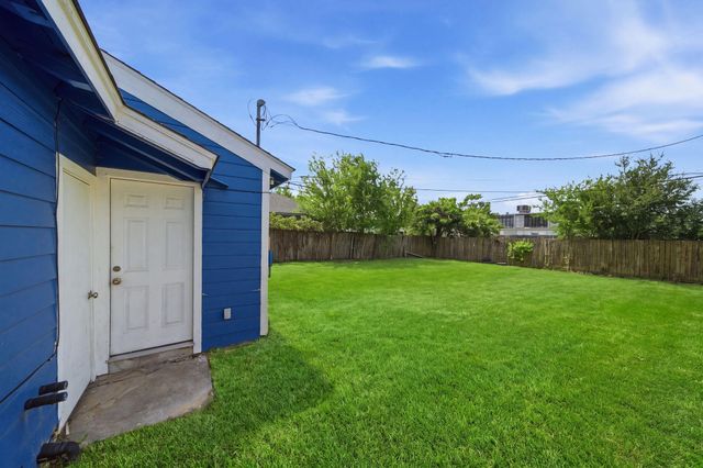5330 Pershing Street, Houston, TX 77033