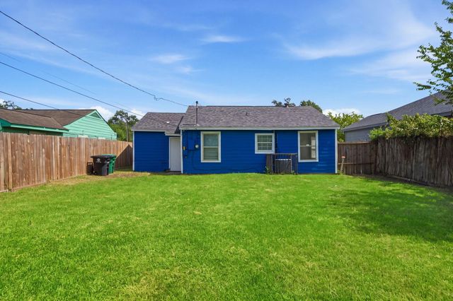 5330 Pershing Street, Houston, TX 77033