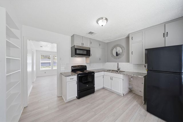 5330 Pershing Street, Houston, TX 77033