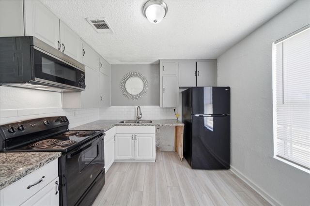 5330 Pershing Street, Houston, TX 77033