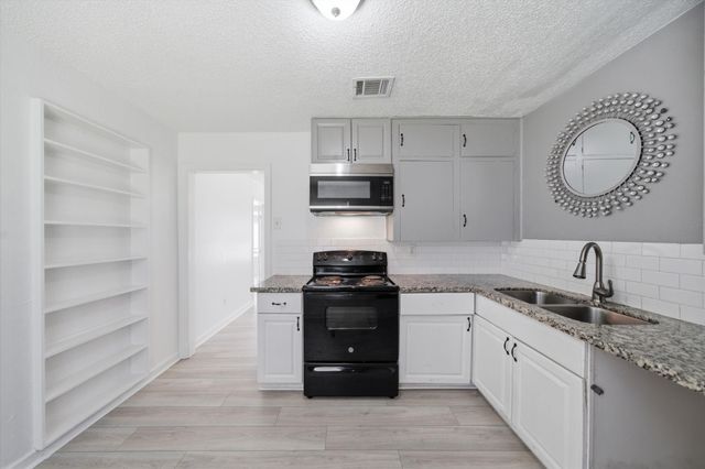 5330 Pershing Street, Houston, TX 77033