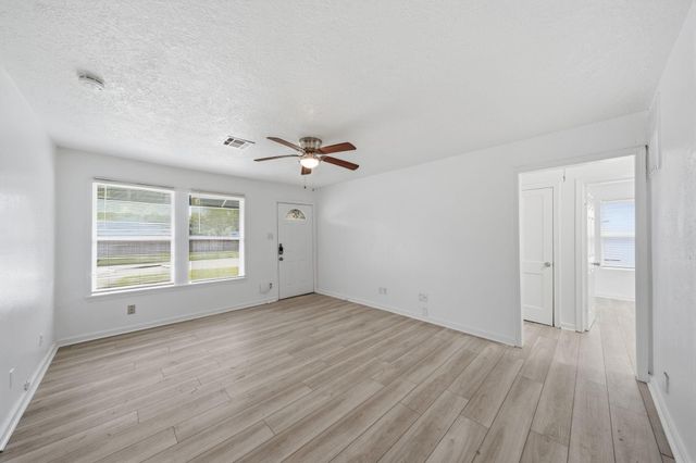 5330 Pershing Street, Houston, TX 77033
