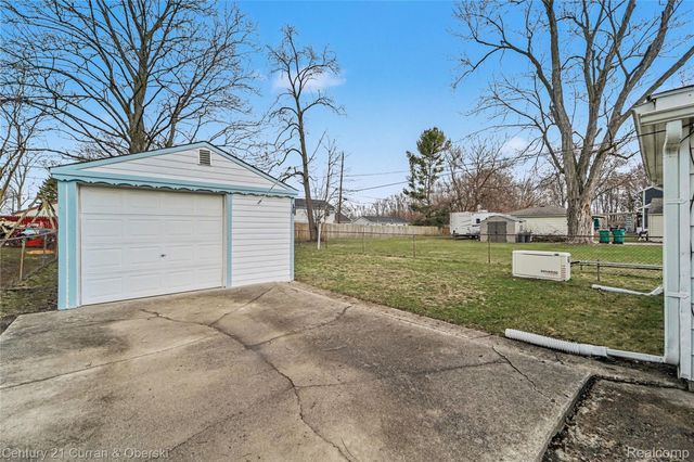 23674 Cora Street, Brownstown Charter Township, MI 48183