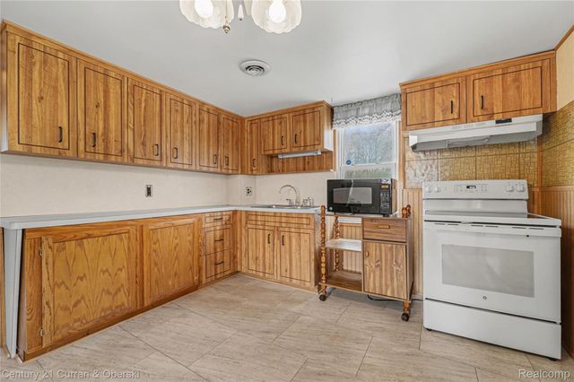 23674 Cora Street, Brownstown Charter Township, MI 48183