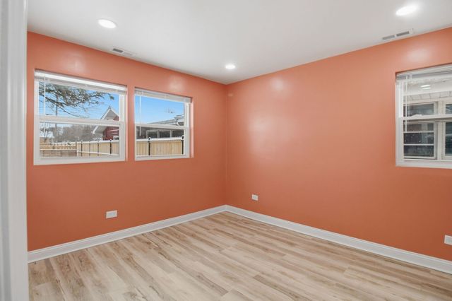 9804 S Maplewood Avenue, Evergreen Park, IL 60805