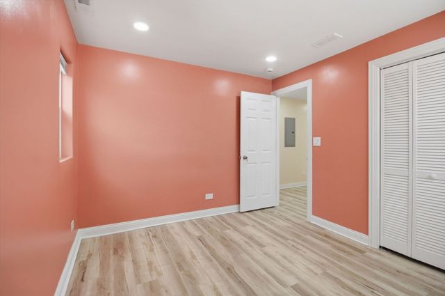 9804 S Maplewood Avenue, Evergreen Park, IL 60805