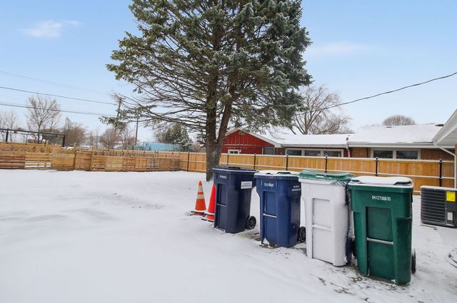 9804 S Maplewood Avenue, Evergreen Park, IL 60805