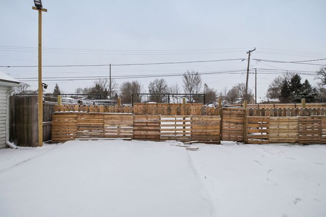 9804 S Maplewood Avenue, Evergreen Park, IL 60805