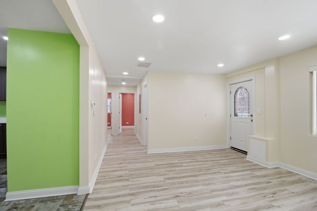 9804 S Maplewood Avenue, Evergreen Park, IL 60805